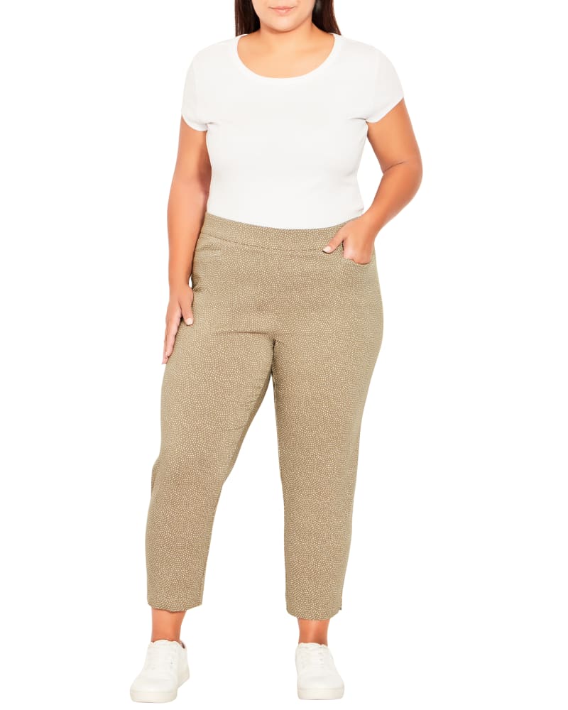 Plus size model wearing  by avenue | Dia&Co | dia_product_style_image_id:201211